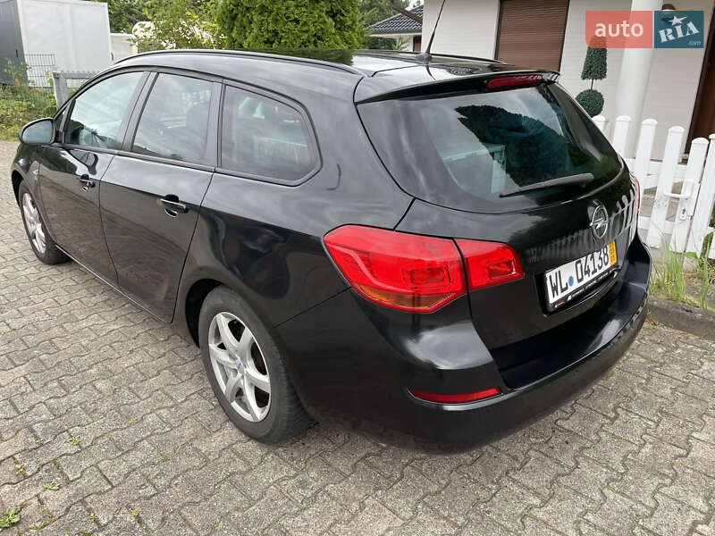 Opel Astra 2012