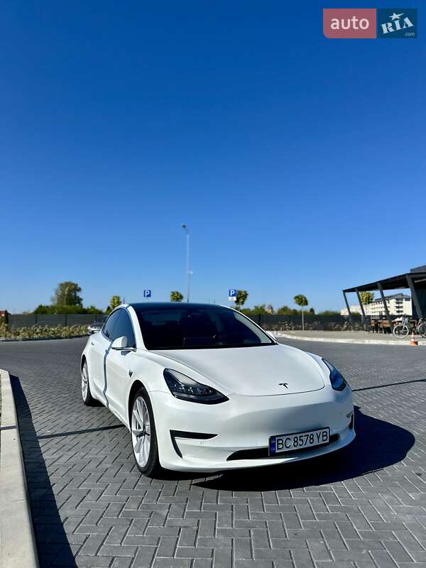 Tesla Model 3 2020