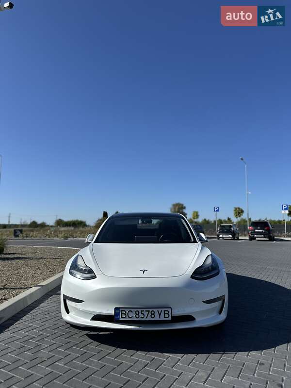 Tesla Model 3 2020