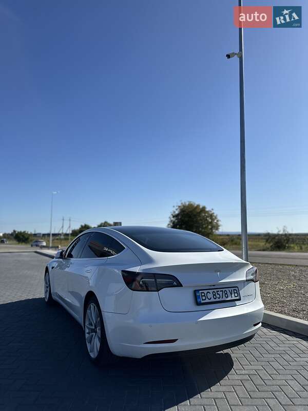 Tesla Model 3 2020