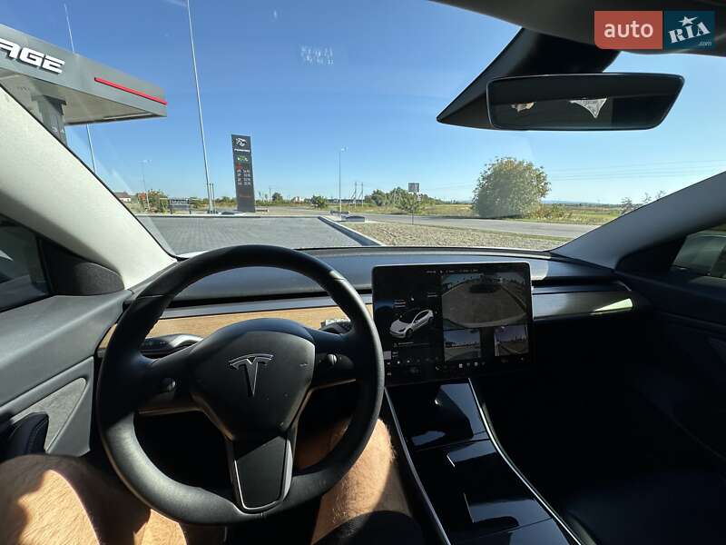 Tesla Model 3 2020