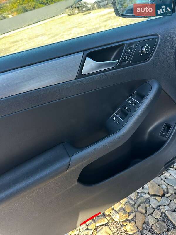 Volkswagen Jetta 2013