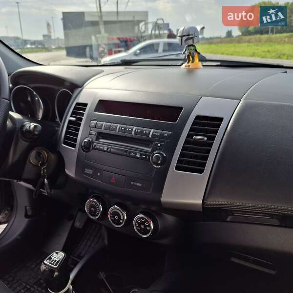 Mitsubishi Outlander 2011