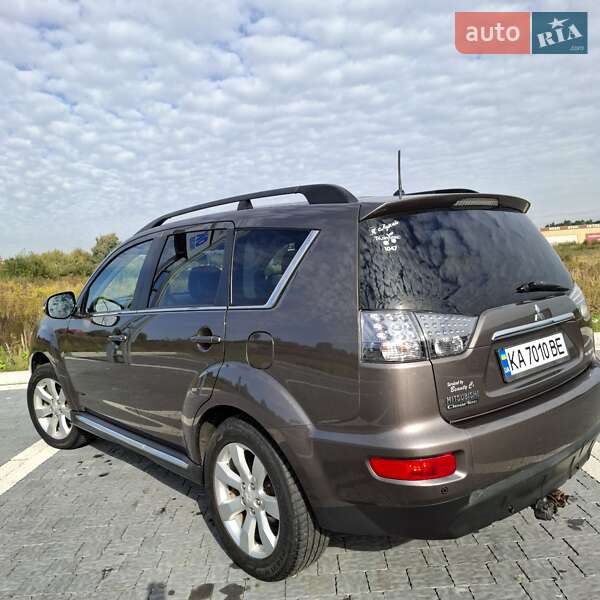 Mitsubishi Outlander 2011