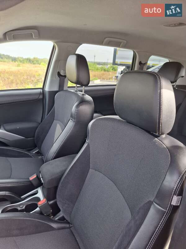 Mitsubishi Outlander 2011