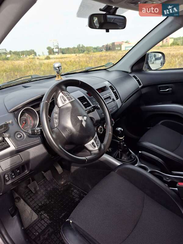 Mitsubishi Outlander 2011