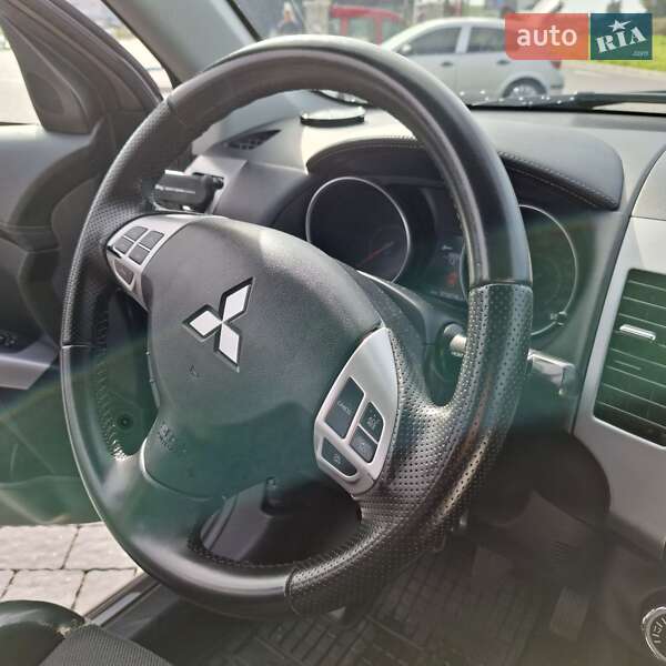 Mitsubishi Outlander 2011