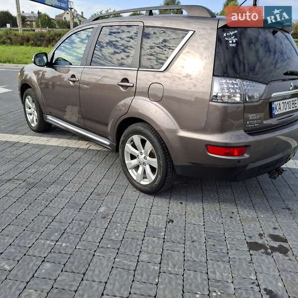 Mitsubishi Outlander 2011