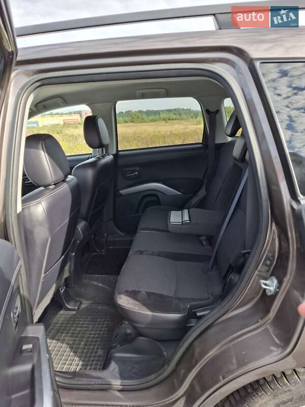 Mitsubishi Outlander 2011