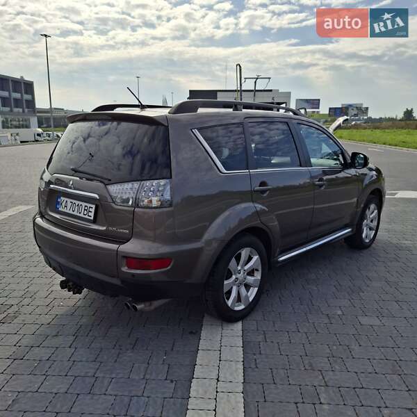 Mitsubishi Outlander 2011