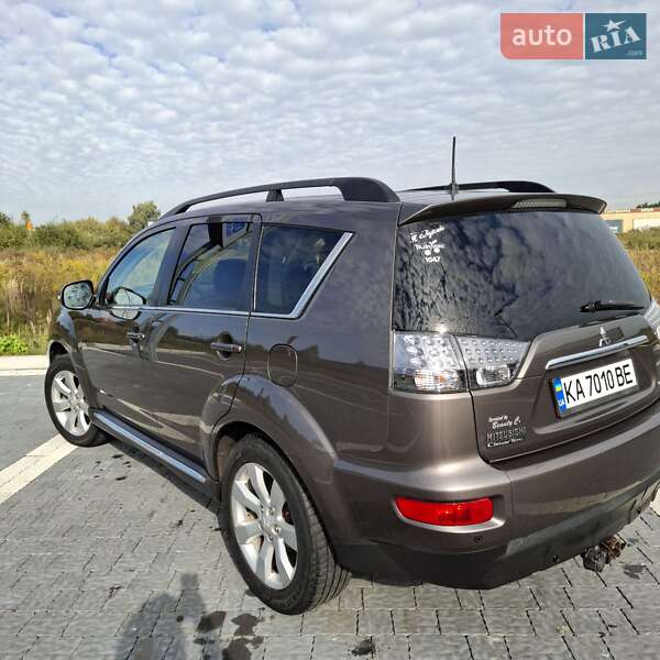 Mitsubishi Outlander 2011