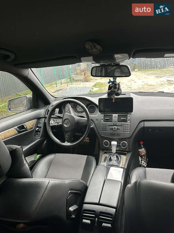 Mercedes-Benz C-Class 2011