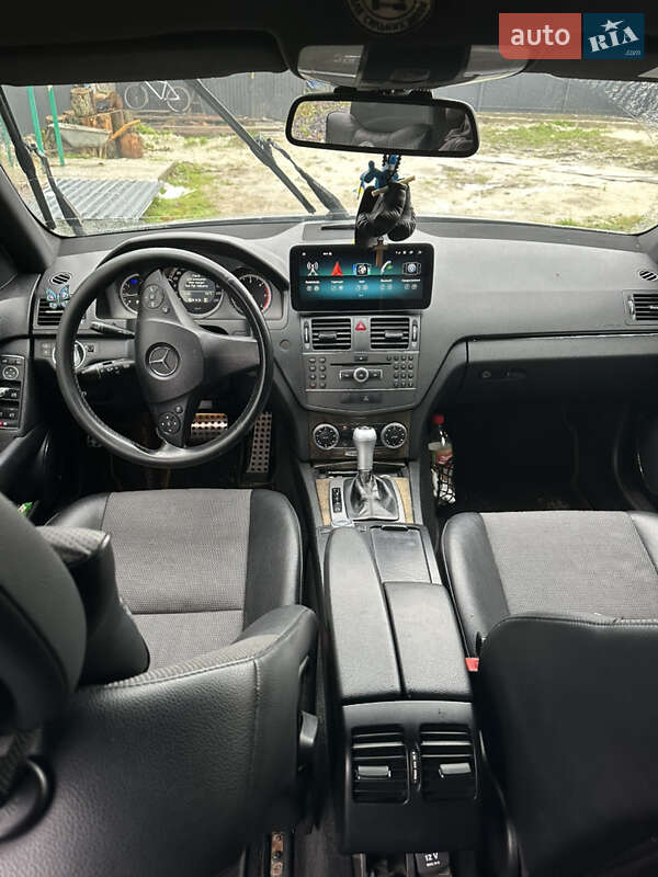 Mercedes-Benz C-Class 2011