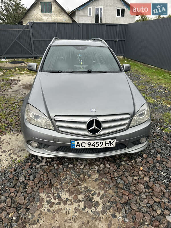 Mercedes-Benz C-Class 2011