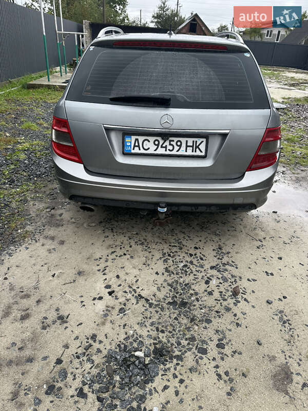 Mercedes-Benz C-Class 2011