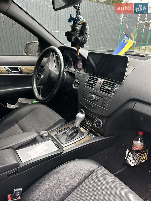 Mercedes-Benz C-Class 2011