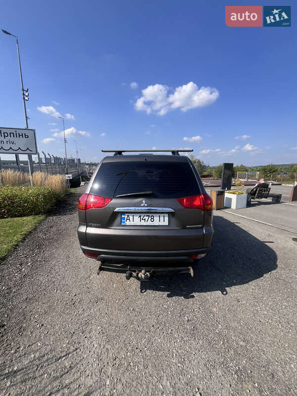 Mitsubishi Pajero Sport 2013