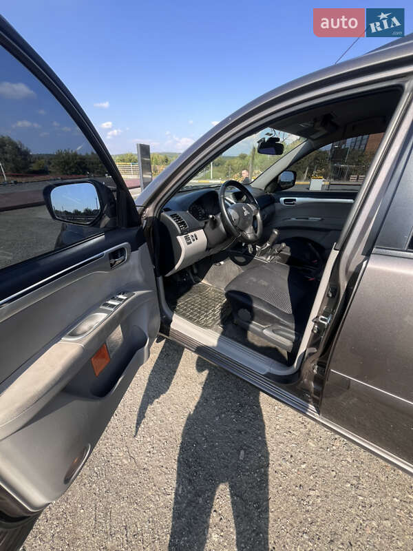 Mitsubishi Pajero Sport 2013