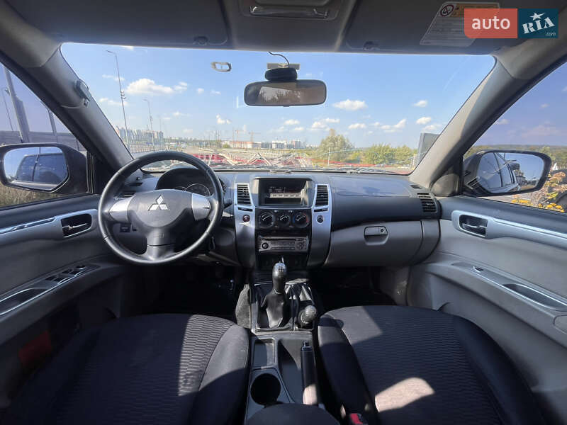 Mitsubishi Pajero Sport 2013