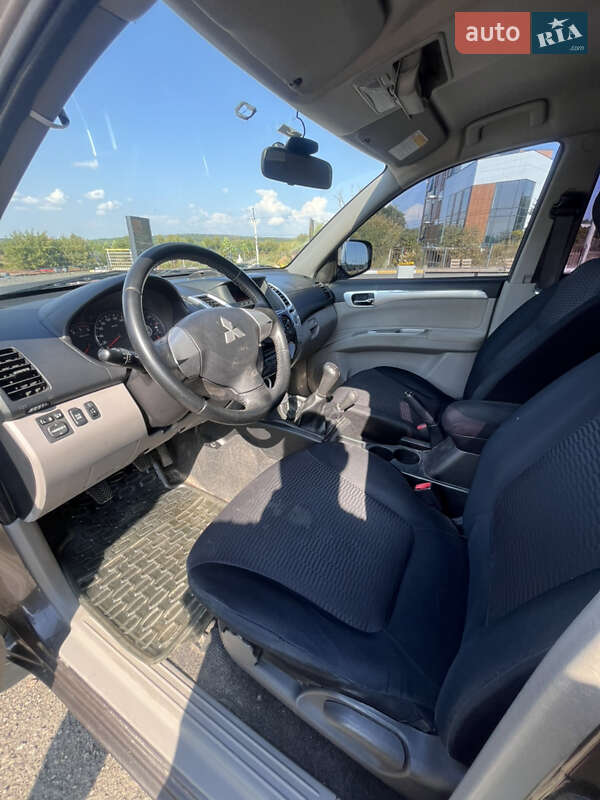 Mitsubishi Pajero Sport 2013