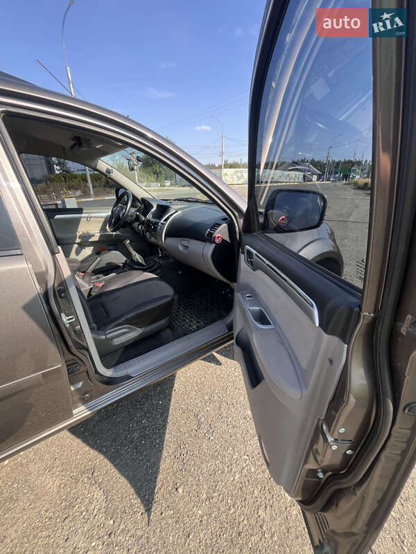 Mitsubishi Pajero Sport 2013