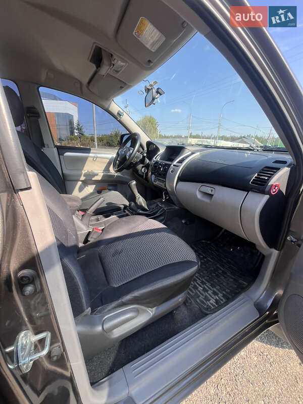 Mitsubishi Pajero Sport 2013