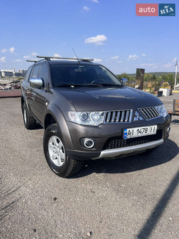 Mitsubishi Pajero Sport 2013