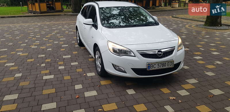 Opel Astra 2011