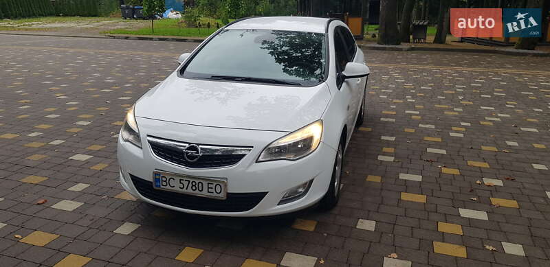 Opel Astra 2011