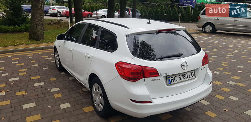 Opel Astra 2011