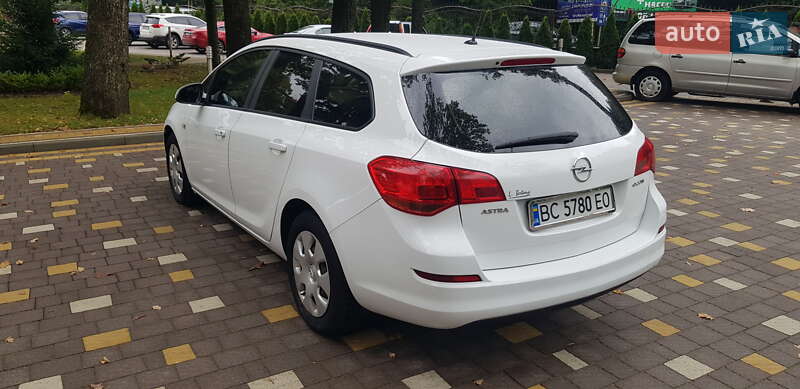 Opel Astra 2011