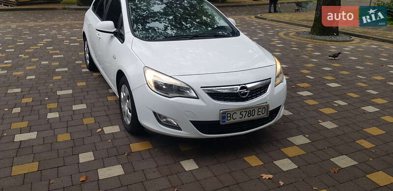 Opel Astra 2011