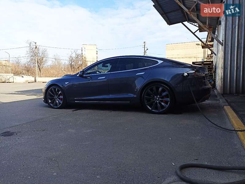 Tesla Model S 2014