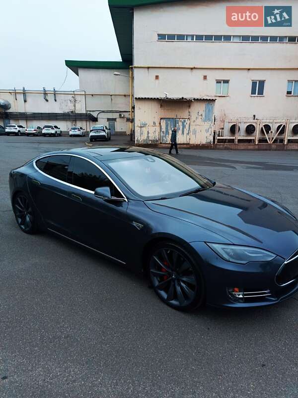 Tesla Model S 2014