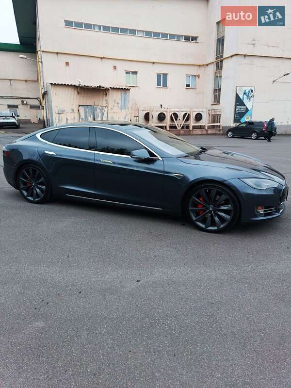 Tesla Model S 2014