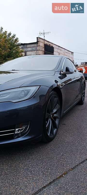 Tesla Model S 2014