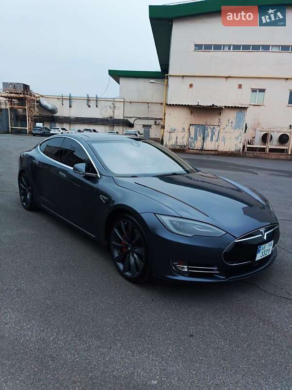 Tesla Model S 2014