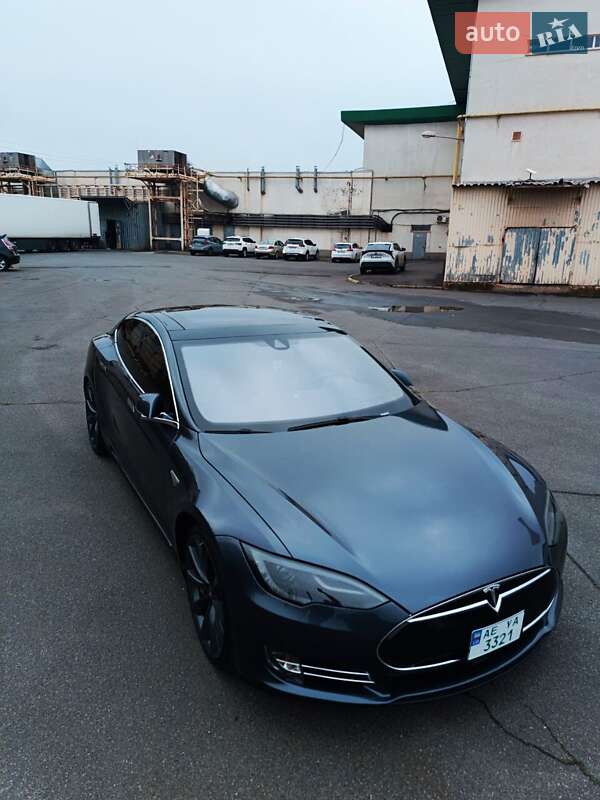 Tesla Model S 2014