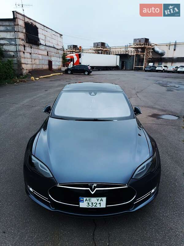Tesla Model S 2014