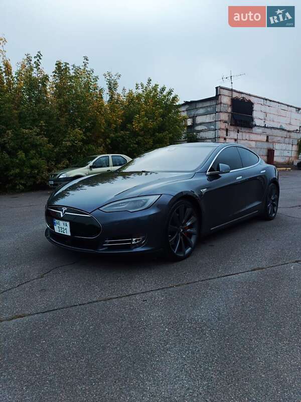 Tesla Model S 2014