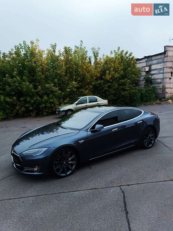 Tesla Model S 2014