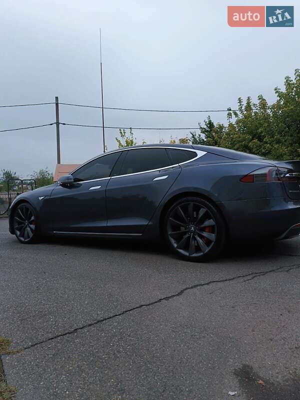 Tesla Model S 2014