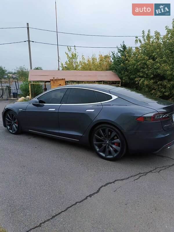 Tesla Model S 2014