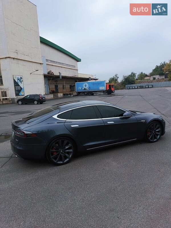 Tesla Model S 2014