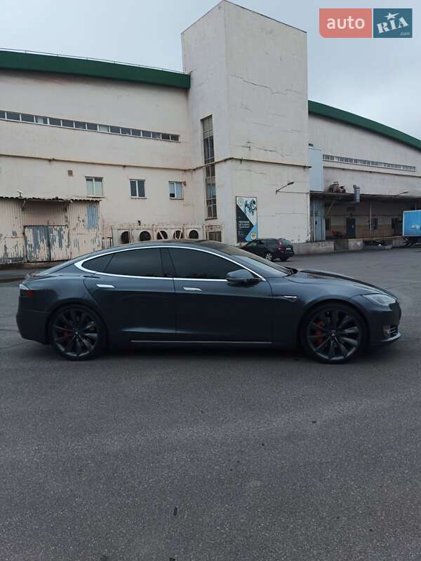 Tesla Model S 2014