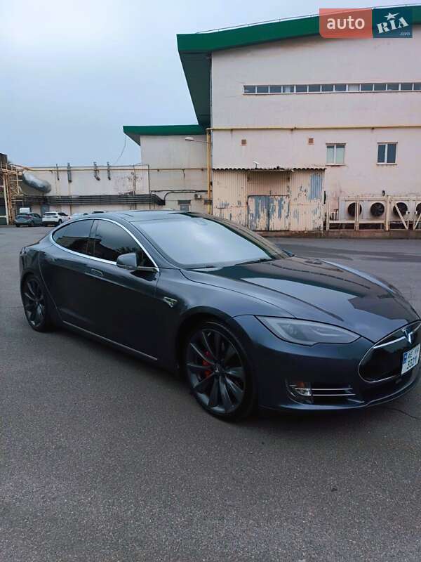 Tesla Model S 2014