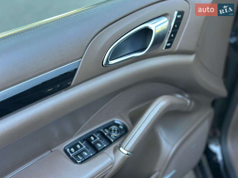 Porsche Cayenne 2012