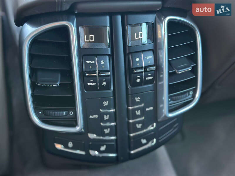 Porsche Cayenne 2012