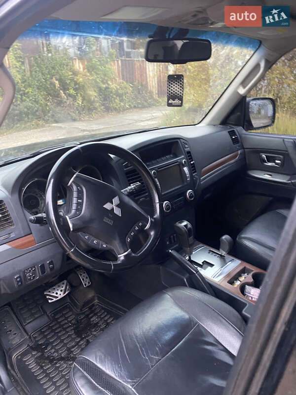 Mitsubishi Pajero Wagon 2010