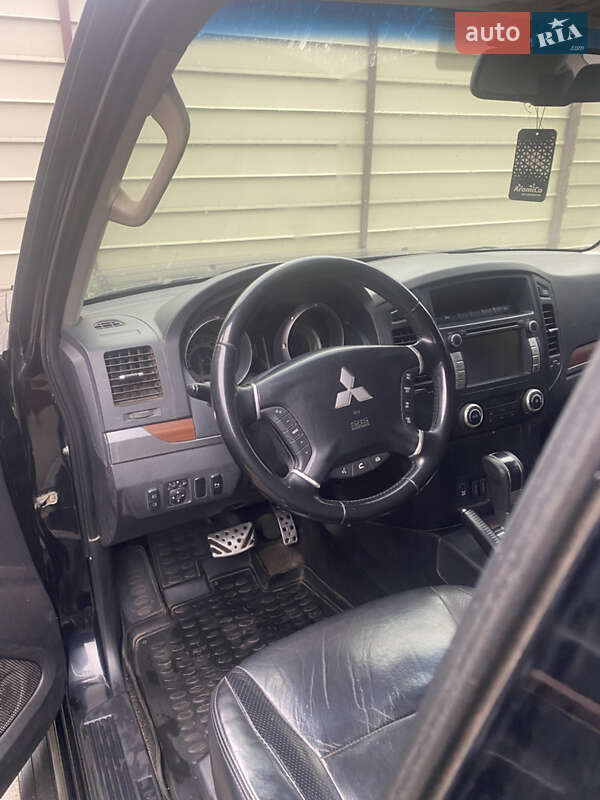 Mitsubishi Pajero Wagon 2010